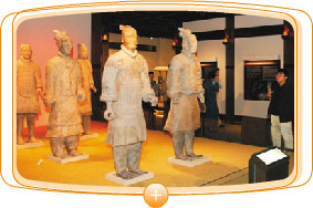 “ 战 争 与 和 平 ── 秦 汉 文 物 精 华 展 ”的 珍 贵 展 品 。