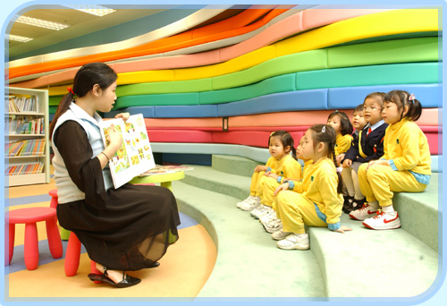 Children listening stories attentively at Fanling Public Library.