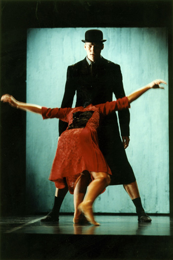瑞典加爾堡芭蕾舞團演出的《家家過日子》，結合了經典芭蕾舞、爵士舞和街頭勁舞的動作，節目精彩。