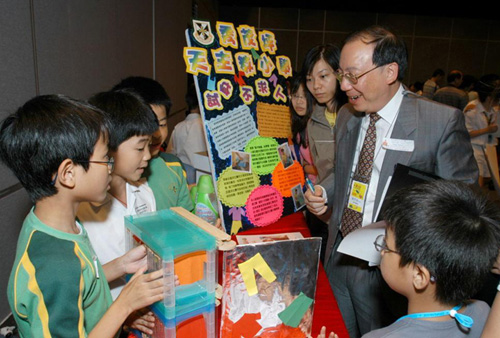 「趣味科学比赛」是向青少年推广科学的特别活动之一。