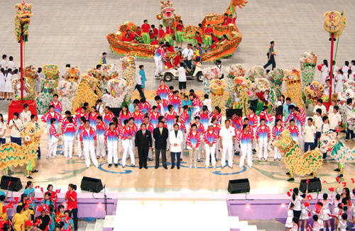 國家隊雅典奧運金牌選手在香港大球場與擁戴他們的市民見面。