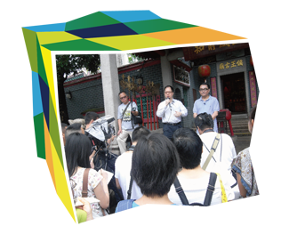 香港公共圖書館舉辦圖書館推廣活動，向參加者講述九龍城侯王廟的歷史和文化價值。