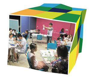 在多個社會福利機構的支持下，青少年參與「社區關懷計劃」，增進對香港歷史文化的認識。