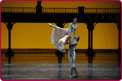 世界知名的俄罗斯圣彼得堡艾库曼芭蕾舞团在香港文化中心大剧院演出现代芭蕾舞剧《安娜·卡列尼娜》，为「世界文化艺术节2013」揭开序幕。