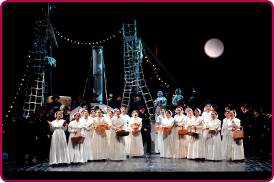 歌剧《漂泊的荷兰人》於香港文化中心上演，纪念德国作曲家华格纳诞生200周年。
