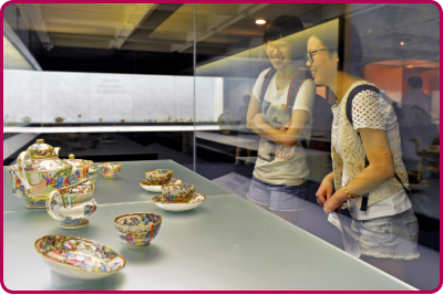「海上瓷路—粤港澳文物大展」展览由香港艺术馆、广东省博物馆及澳门博物馆合办，以外销瓷器为主线，探讨海上贸易的角色。