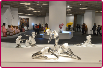 「刻画人间—朱铭雕塑大展」是著名华人艺术家朱铭历来在港最大规模的展览，展出作品选自《人间系列》共120组。