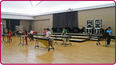 在蓝田综合大楼新开设的观塘区音乐中心，为学员提供学习各类乐器的理想环境。