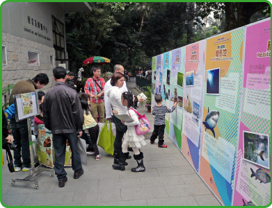 「動物園教育展覽2013」以野生動物棲息地為主題，旨在提高市民對動物生態的興趣和加強自然保育意識。