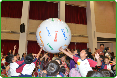 「学校体育巡礼—我智Fit」是「学校体育推广计划」的新猷。学生参与开展仪式，乐在其中。