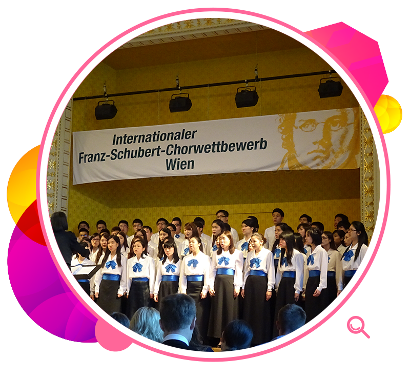 音樂事務處青年合唱團在維也納音樂廳參加歌唱比賽。