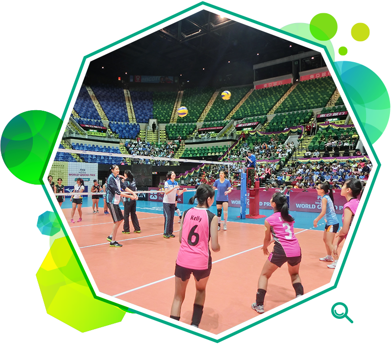 Students enjoyed the opportunity of joining in a practice session with the Mainland National Team, as part of the Guided Tour of the FIVB Volleyball World Grand Prix – Hong Kong 2014.