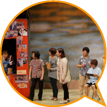 西灣河文娛中心上演「社區口述歷史戲劇計劃」總結演出《城‧東‧散‧聚》。東區長者粉墨登場，與觀眾分享自己的故事。