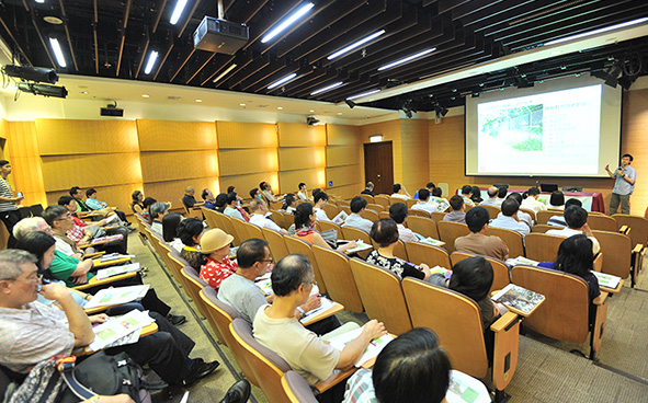Photos of seminars on special topics 5
