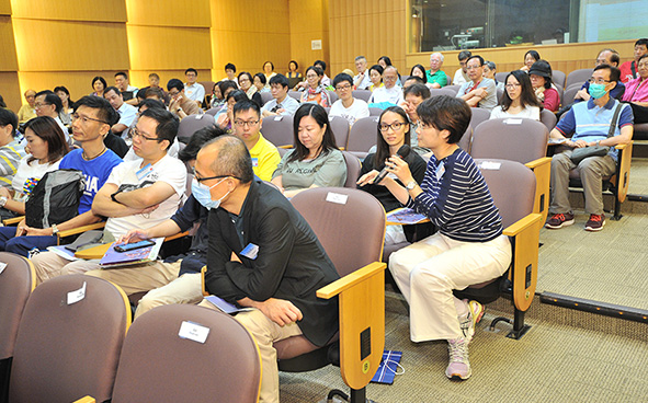 Photos of seminars on special topics 9