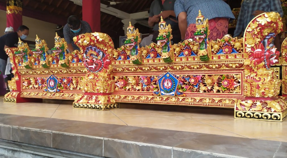 A beautifully crafted Balinese gamelan instrument