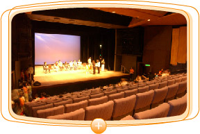 牛 池 灣 文 娛 中 心 是 舉 行 地 區 文 化 活 動 的 熱 門 地 點 。
