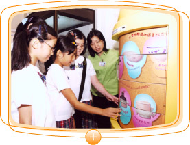 Students get a better understanding of the exhibition by playing educational tools.