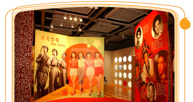 香 港 电 影 资 料 馆 举 办 多 个 不 同 类 型 的 展 览 ， 介 绍 本 地 电 影 。