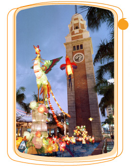 The Spring Lantern Festival is given extra colour by the spectacular Phoenix Greeting Dragon lantern displayed at the Hong Kong Cultural Centre Piazza. The lantern features a pair of phoenix and 100 birds.