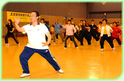 本署为不同年龄和体能的市民举办多类型的康乐和体育活动。
