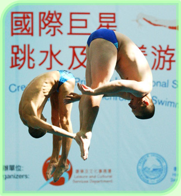 在香港國際巨星跳水及花樣游泳大匯演中的精彩表演。