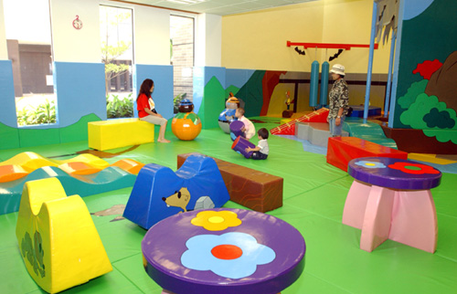 马鞍山体育馆内的儿童游戏室设计醒目吸引。