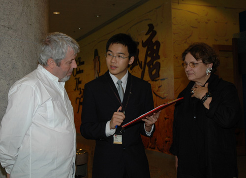 Visitors to the Hong Kong Heritage Museum take advantage of the customer support service, one of a number of services outsourced by the LCSD.