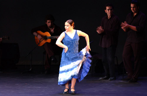 西班牙的获奖佛兰明高舞者来港献艺，演出《四色佛兰明高》。