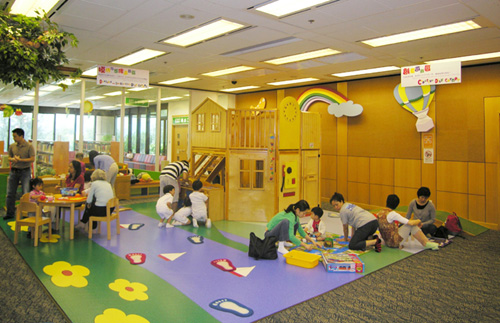 香港中央圖書館內的玩具圖書館環境設計別具創意，可鼓勵兒童使用圖書館服務。