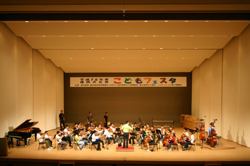  香港青年絃樂團在十月應邀前往日本鹿兒島演出。