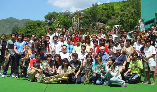 Young musicians from Guangdong and Macau take part in the 2004 Music Camp with local musicians.