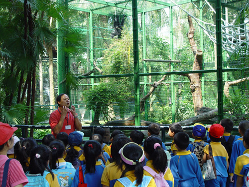 参观香港公园和香港动植物公园是动物园和园艺教育计划项下的常设活动。