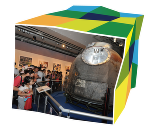 Nineteen valuable exhibits relating to the successful space mission were put on display, including the Shenzhou-9 spacecraft re-entry capsule and its main parachute.