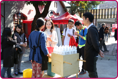 「身是客」當代藝術展覽是「香港週2013@台北」其中一項節目。圖為展出的手造肥皂。