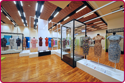 The exhibition A Century of Fashion: Hong Kong Cheongsam Story displayed more than 100 cheongsams dating from the late Qing and early Republican periods through to the present day at Hong Kong Week 2013@Taipei.