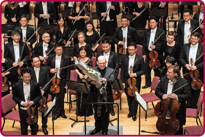 香港管弦樂團音樂總監兼指揮梵志登首次率領樂團往海外演出，在「香港週2013@台北」獻藝。