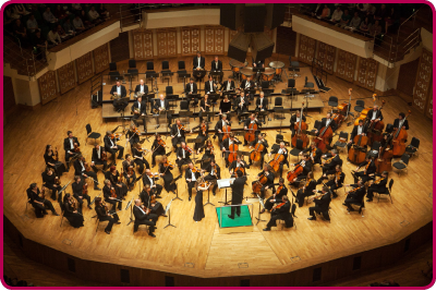 The Dresdner Philharmonie visited Hong Kong for the first time in October 2013, with a programme featuring a debut performance by violin soloist Julia Fischer.