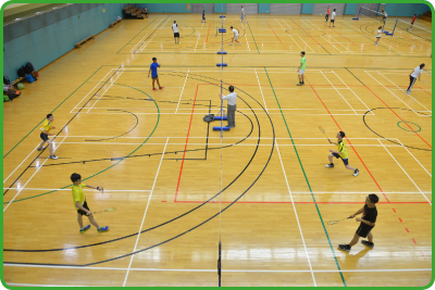 The Hong Kong Park Sports Centre provides a wide range of sports facilities including an arena which can be used for badminton.