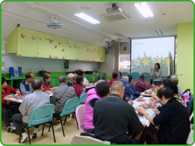 A horticulture instructor conducting a green talk for an outreach activity.