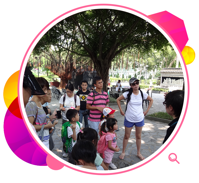 家長與子女一同參加九龍寨城公園的體驗活動，認識九龍城區的歷史文化。