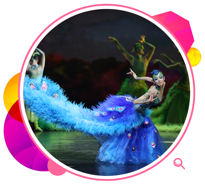 大型舞劇《孔雀》由「孔雀公主」雲南著名舞蹈家楊麗萍擔綱演出。