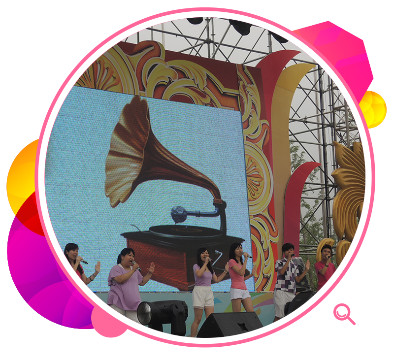 An arts group from Hong Kong performing a cappella at the International Horticultural Exposition 2014 Qingdao.