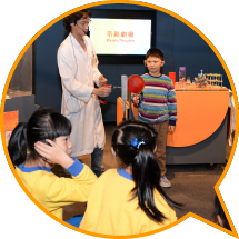 A demonstration activity in which young visitors could experience the fun of materials science.