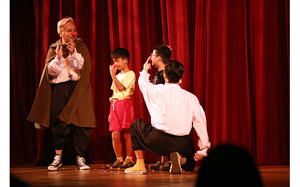Stage Performance of "To Love Red Noses – Romeo and Juliet"