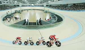 The race track of the Hong Kong Velodrome can only be used by hirers who have a track pass issued by the LCSD. The multi-purpose arena is also open to the public.