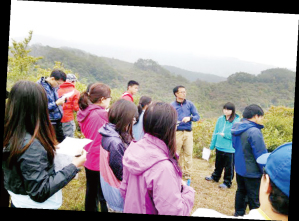 Mr TAM taught the participants of level 2 mountain craft certificate training course