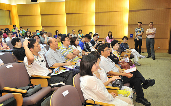 Photos of seminars on special topics 12