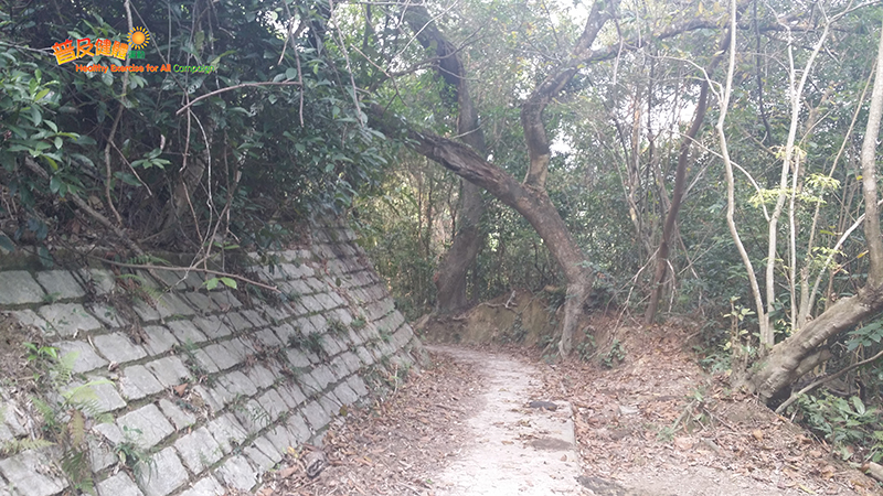 A footpath leading to Luk Keng Village
