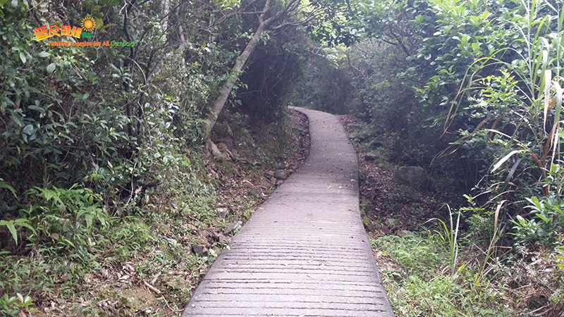 An uphill path to Tai Long Au
